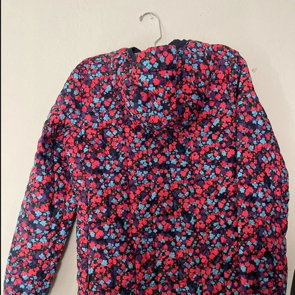 The North Face Kids Puffer Jacket - Red and Blue Floral - Picture 5 of 6